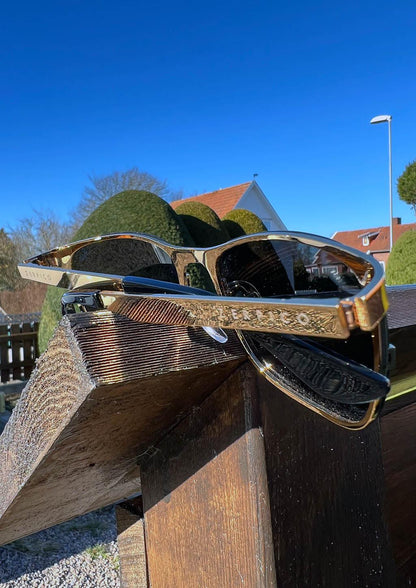 Oskar - Titan-Wayfarer-Sonnenbrille mit 24K Vergoldung-Sonnenbrillen-linaliva.de