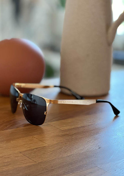 Oskar - Titan-Wayfarer-Sonnenbrille mit 24K Vergoldung-Sonnenbrillen-linaliva.de