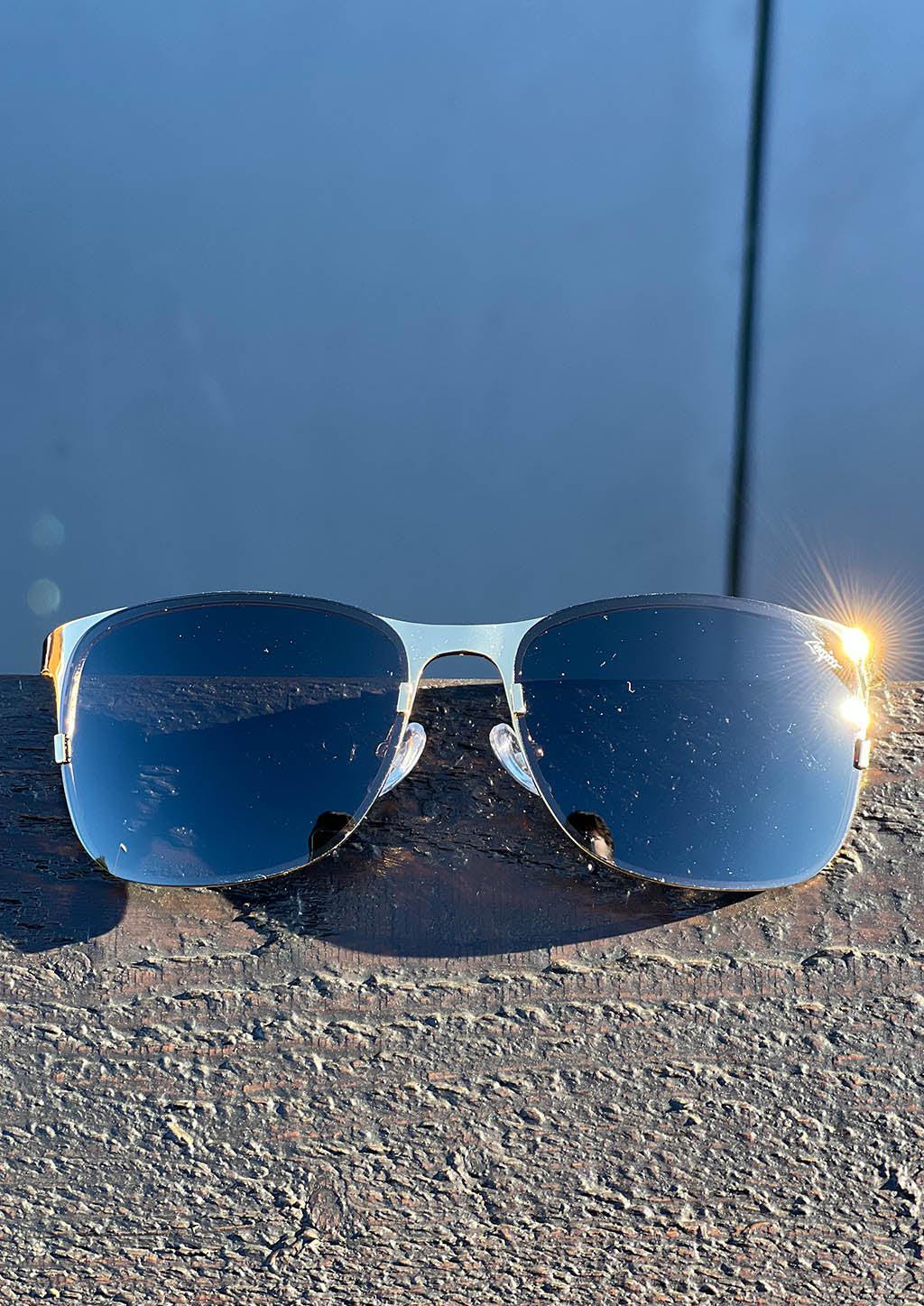 Oskar - Titan-Wayfarer-Sonnenbrille mit 24K Vergoldung-Sonnenbrillen-linaliva.de