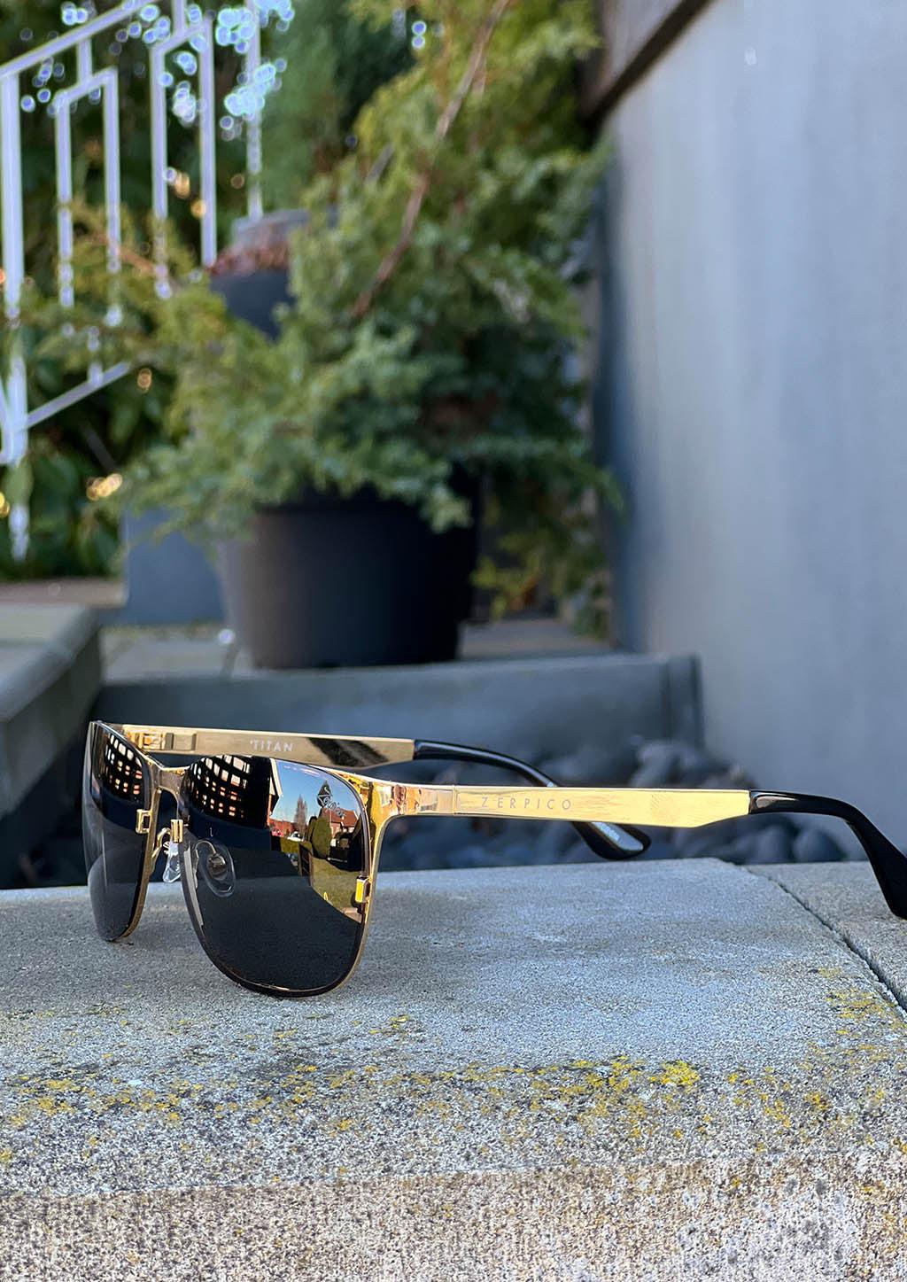 Oskar - Titan-Wayfarer-Sonnenbrille mit 24K Vergoldung-Sonnenbrillen-linaliva.de